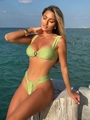Dettaglio di un bikini verde chiaro con anello dorato centrale e slip a taglio alto - S / Verde Erba