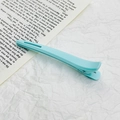Pinza para el pelo turquesa mate sin marcas para peinado sobre fondo de papel vintage - 11.8cm / Azul Crema