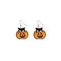 Dettaglio orecchini di Halloween con zucca arancione e design a cesto di gatto nero - Gatto Nero nella Zucca