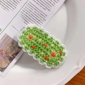 Barrette à cheveux fleurie en tricot vert et jaune sur une assiette blanche - 3-Petite Fleur