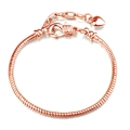 Klassieke roségouden slangenarmband met hartvormige hanger en een karabijnsluiting - Roségoud (Karabijnsluiting)