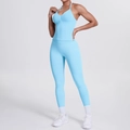 Detail von hellblauem High-Waist Yoga-Set aus elastischem feuchtigkeitstransportierendem Stoff - Hellblau