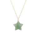 Dettaglio del ciondolo a stella in avventurina verde con sottile catena dorata - Catena d'Oro + Avventurina Verde