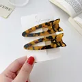 Pair of cat-shaped acetate hair clips in classic tortoiseshell pattern on display card - 2 Pcs/Set / Coffee Tortoise Shell