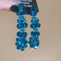 Detalle de pendientes largos de borla de cristal azul con pernos de plata 925 en tarjeta - Aguja de Plata S925 (Azul) / Azul