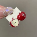 Pendientes asimétricos de manzana roja con acabado de esmalte brillante y aguja de plata - Poste de plata - Manzana roja asimétrica