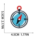 Dettaglio della toppa ricamata a bussola con direzioni N/E/S/W, altezza 5,5 cm e larghezza 4,5 cm - N. 2 (Bussola Blu)