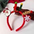 Dettaglio del cerchietto natalizio rosso con Babbo Natale glitterato, alce dorata e peluche - Fiocco di Neve Rosso