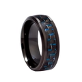 Anello da uomo in acciaio al titanio con finitura nera e intarsio in fibra di carbonio - US 8 / Fibra di carbonio blu
