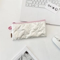 Astuccio trapuntato color panna con farfalle a rilievo e cerniera rosa pastello - Stile Fiocco Con Cerniera / Bianco avorio