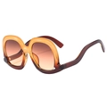 Trendige Oversize-Sonnenbrille mit orange-braunem Farbverlauf und gewellten Bügeln - Gelb Tee Verlauf Gelb Tee Gläser