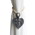 Fermatenda boho con perline di legno e nappa in macramè a cuore grigio scuro - Cuore / Grigio