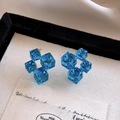 Boucles d'oreilles modernes cubes en cristal bleu foncé au design minimaliste - Boucles d'oreilles cubes géométriques en cristal bleu