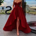 Elegante bordeauxrode strapless satijnen avondjurk met high-low zoom voor gala's - US maat 2 (S) / Bordeauxrood