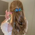 Barrette papillon bleue scintillante avec détails de feuilles sur longs cheveux bruns - 92# Accessoire de cheveux scintillant papillon 3D bleu