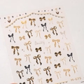 3D-Nagelaufkleber M-675 mit Goldfolien-Schleifen und schwarzen Blumen auf beigem Grund - Schwarz Gold Schleife Sterne Stil (M-675)