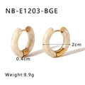 Dettaglio orecchini a cerchio placcati oro 18K in resina beige con misure precise - Marmo Beige (NB-E1203-BGE)