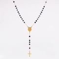 Détail du chapelet avec perles noires facettées, médaille ovale dorée et croix - Bleu royal