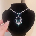 Collier vintage argenté avec cristaux de zircon verts et blancs sur un buste - Argent Vert (77#)
