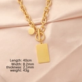 Collar de cadena gruesa de acero dorado con cierre OT y colgante cuadrado sobre seda - Dorado
