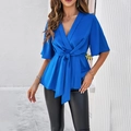 Blouse élégante bleue à col en V avec manches à volants et lien à la taille - S / Bleu