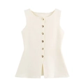 Gilet in maglia color crema da donna con bottoni dorati vintage su sfondo bianco - Beige