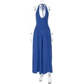 Detail eines blauen rückenfreien Halter-Jumpsuits mit tiefem V-Ausschnitt und weitem Bein - S / Blau