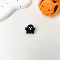 Dettaglio di un piccolo fermaglio per capelli a forma di fantasma nero per Halloween lucido - Mini fantasma di Halloween - 2,5 cm nero