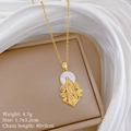 Detalle de collar de oro con colgante Virgen María en nácar y especificaciones - Colgante de la Virgen María Dorado (G128)