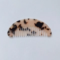 Mini marmeren acetaat haarkam met brede tanden in klassiek schildpad beige bruin patroon - Lichte Luipaardprint