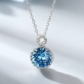 Collar de plata con colgante redondo de piedra azul oscuro y circón blanco brillante - Collar / Azul