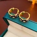 Pendientes de aro dorados con diseño de esmalte en blanco y negro de vaca - 4# Hebilla de Oreja Con Patrón en C Negra (Bañada en Oro)