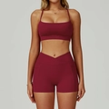 Burgunderrotes Yoga-Set für Damen mit Sport-BH und V-Cross-Shorts mit hoher Taille - S / Kirschrot (BH + Shorts)
