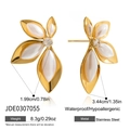 Détail de boucles d'oreilles fleurs en opale or 18K avec dimensions et matériaux - Style Feuille Nacre (JDE0307055)
