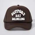 Braune Trucker Cap mit Support Day Drinking Aufdruck und atmungsaktivem Netz - Kaffeebraun