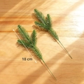 Rami di pino artificiale verdi da 18 cm per decorazioni natalizie e accessori fotografici - Foglia di plastica PE A (set da 2)
