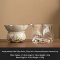 Set colino da tè in ceramica con margherite e caraffa in vetro con motivo a martello - Set Filtro Margherite + Caraffa Quadrata Martellata