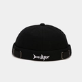 Gorro docker negro estilo callejero con bordado de tiburón blanco y aro metálico - Ajustable / Negro