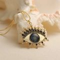 Collier œil porte-bonheur en cuivre doré avec zircons sur coquillage blanc pur - Œil Bleu Foncé avec Motif Doré
