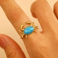 Anello regolabile a forma di granchio in acciaio dorato con pietra blu marmorizzata - Granchio Blu (4730)