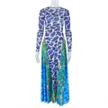 Detail van transparante mesh jurk met blauw steenpatroon en tropisch koraal - S / Teal