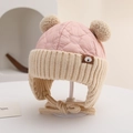 Kinder-Strickmütze in Rosa und Beige mit Ohrenklappen und süßem Pompon-Detail - Kinder 3-8 Jahre Dehnbar / Kleiner Bär Rosa