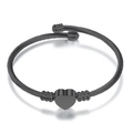 Zwarte roestvrijstalen kabelarmband met een platte hartbedel en open ontwerp - Zwart