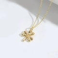 Minimalistische goldene Kleeblatt-Halskette mit bunten Zirkonia und feiner Kette - Kleeblatt (XL3353-3)