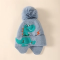 Grijze gebreide kindermuts met dinosaurusmotief, oorkleppen en een grote faux-bontpompon - Oorklep stijl / Gebreide dinosaurus-Blauw