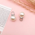 Ciondolo con perla bianca, anello di strass argentati e gancio in metallo lucido - 1 Pezzo Perla con Strass Bianco K 12mm