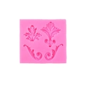 Stampo in silicone rosa con quattro motivi vintage a rilievo con foglie e volute - Rosa
