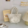 Elegante borsa tote trapuntata bianco crema con lati arricciati e dettagli a fiocco - Borsa a Mano Plissettata / Bianco Sporco