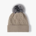 Gorro de punto trenzado caqui para mujer con pompón gris suave y ala ancha doblada - Caqui