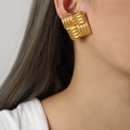 Orecchini quadrati in acciaio al titanio placcato oro con design a trama intrecciata - Oro